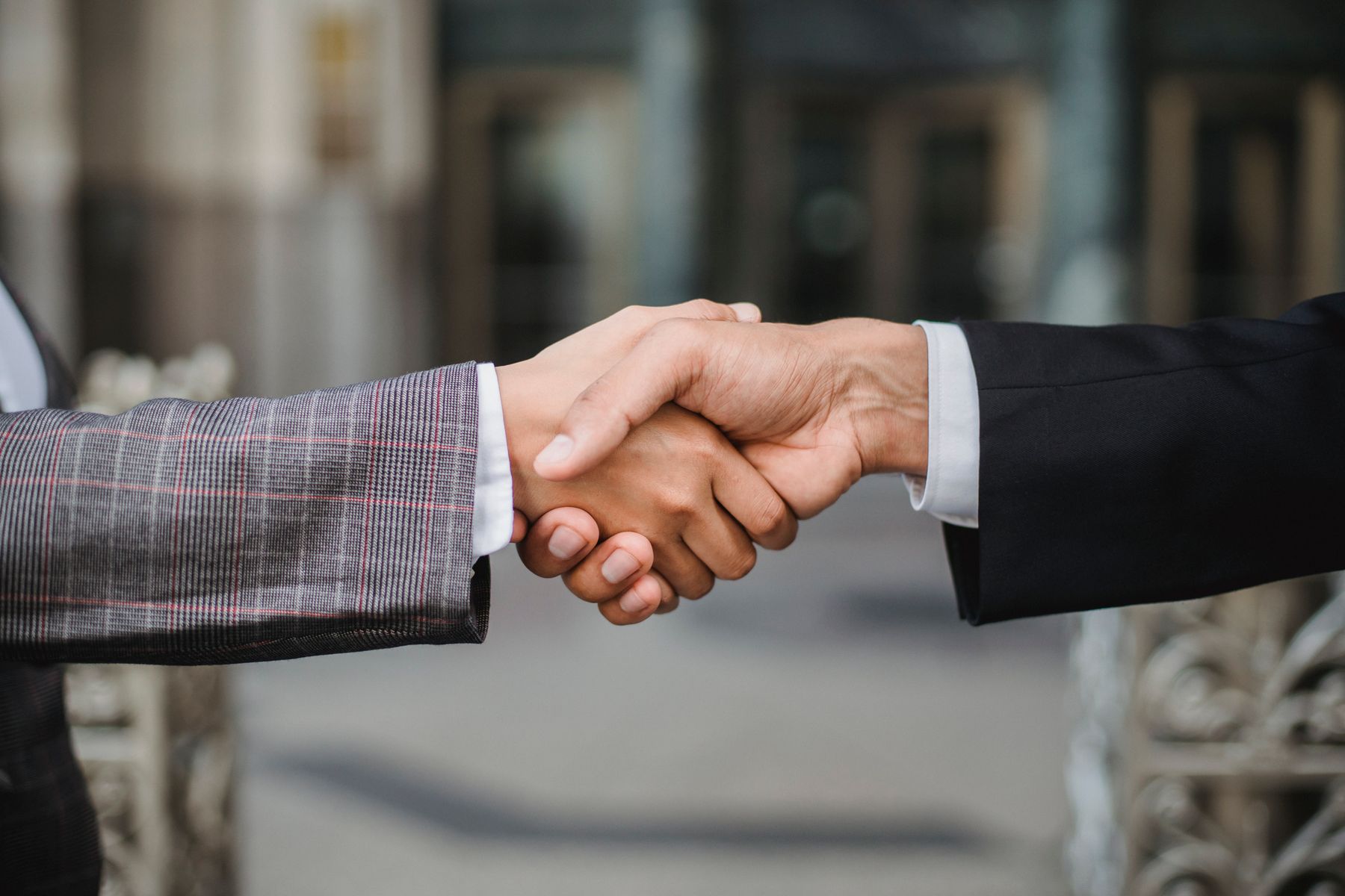 Two people shaking hands on a finalised export deal